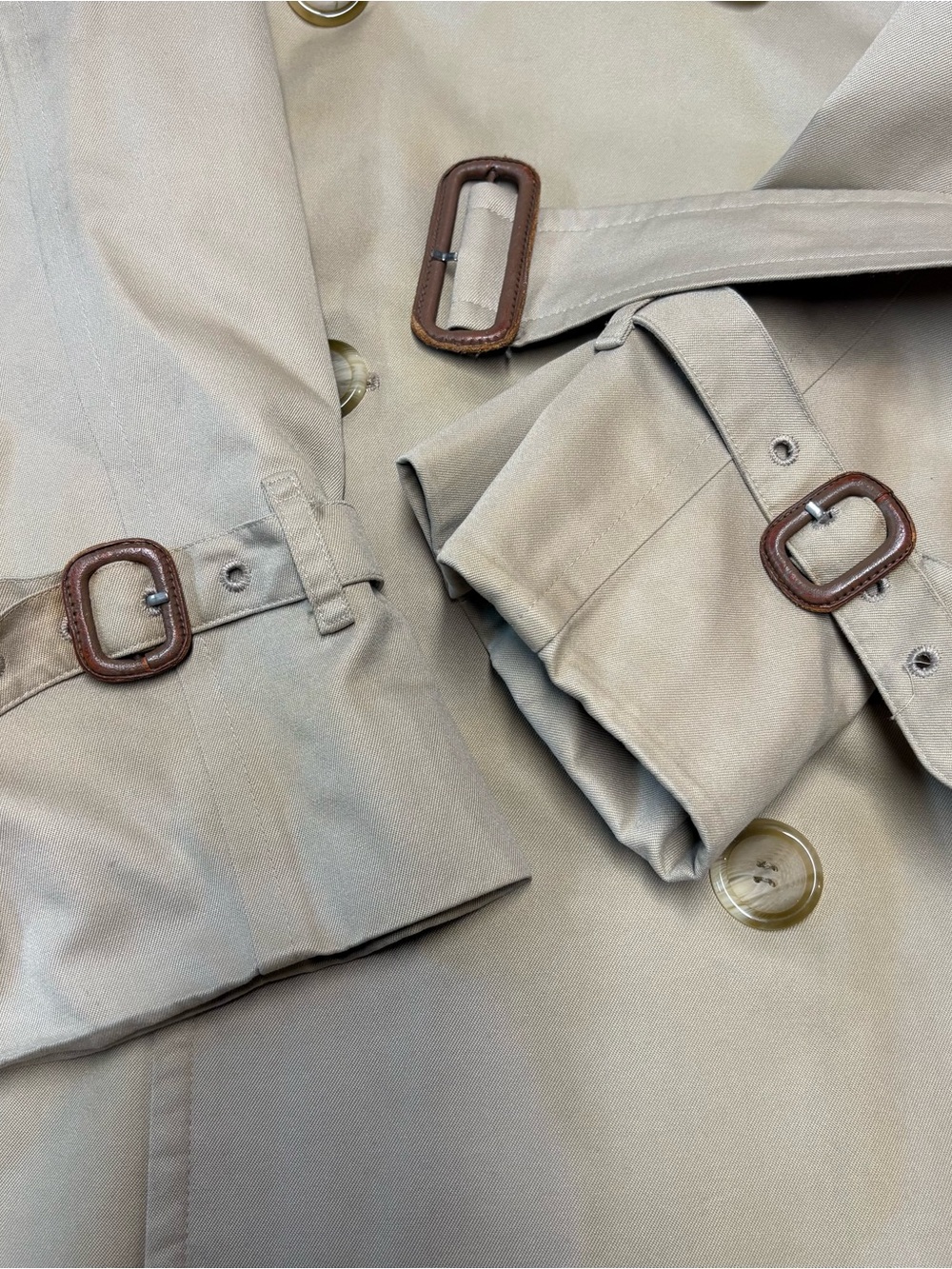 Burberry trench coat. - Picture 10 of 15